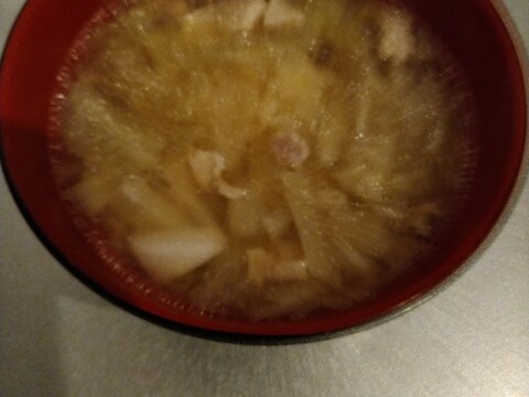 キャベツと豚バラ肉のスープ
